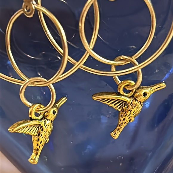 Floating Illusion Necklace Walking through the air - Picture 11 of 12